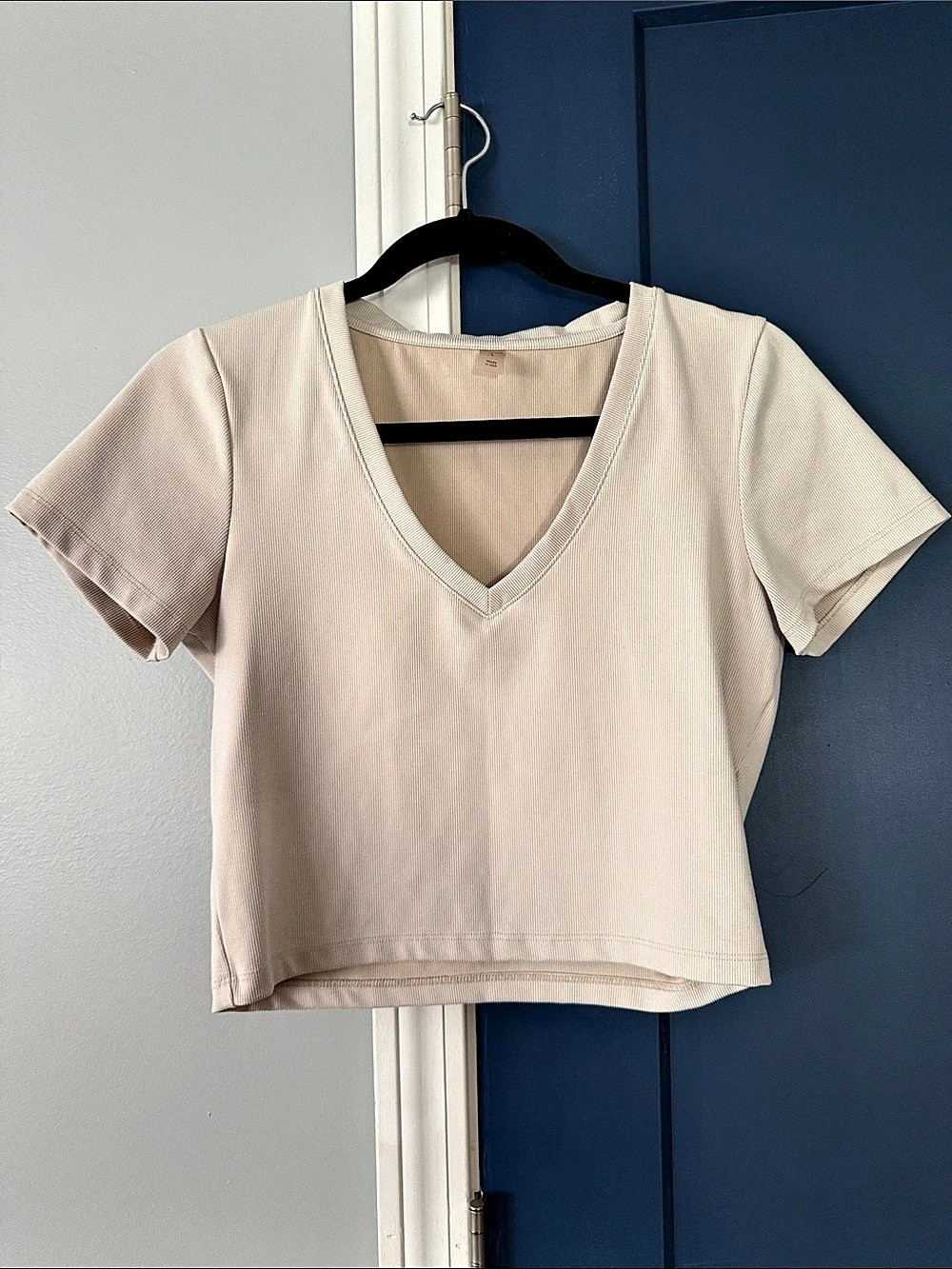 Beyond Yoga Ribbed V-Neck Crop Top in Cream Size Large